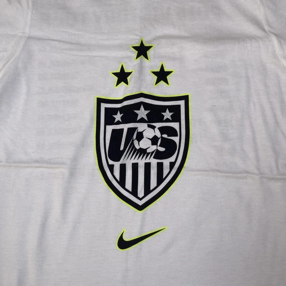 Nike T-Shirt Womans USA Soccer 2015 Victory Logo Youth Size Medium New Marks